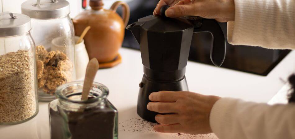 How to Clean a Bunn Coffee Maker With Vinegar