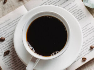 Forget the cup—black coffee is a skincare superstar! ☕✨ Packed with antioxidants, it fights free radicals to slow aging and protect your skin. Its anti-inflammatory properties can soothe redness and calm acne. Used in scrubs, the coarse grounds gently exfoliate, revealing smoother, brighter skin. Caffeine also temporarily tightens skin and reduces the appearance of puffiness and dark circles. It’s a natural, revitalizing treat for a healthy, glowing complexion! Just remember to do a patch test first. 🍃