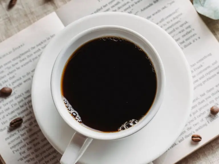 Forget the cup—black coffee is a skincare superstar! ☕✨ Packed with antioxidants, it fights free radicals to slow aging and protect your skin. Its anti-inflammatory properties can soothe redness and calm acne. Used in scrubs, the coarse grounds gently exfoliate, revealing smoother, brighter skin. Caffeine also temporarily tightens skin and reduces the appearance of puffiness and dark circles. It’s a natural, revitalizing treat for a healthy, glowing complexion! Just remember to do a patch test first. 🍃