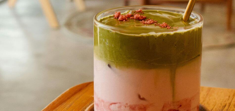 strawberry matcha latte