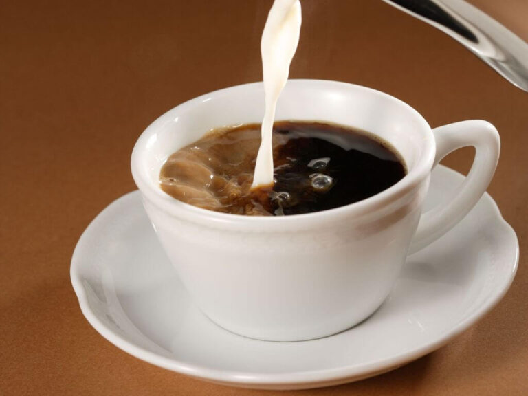Black Coffee vs Milk Coffee